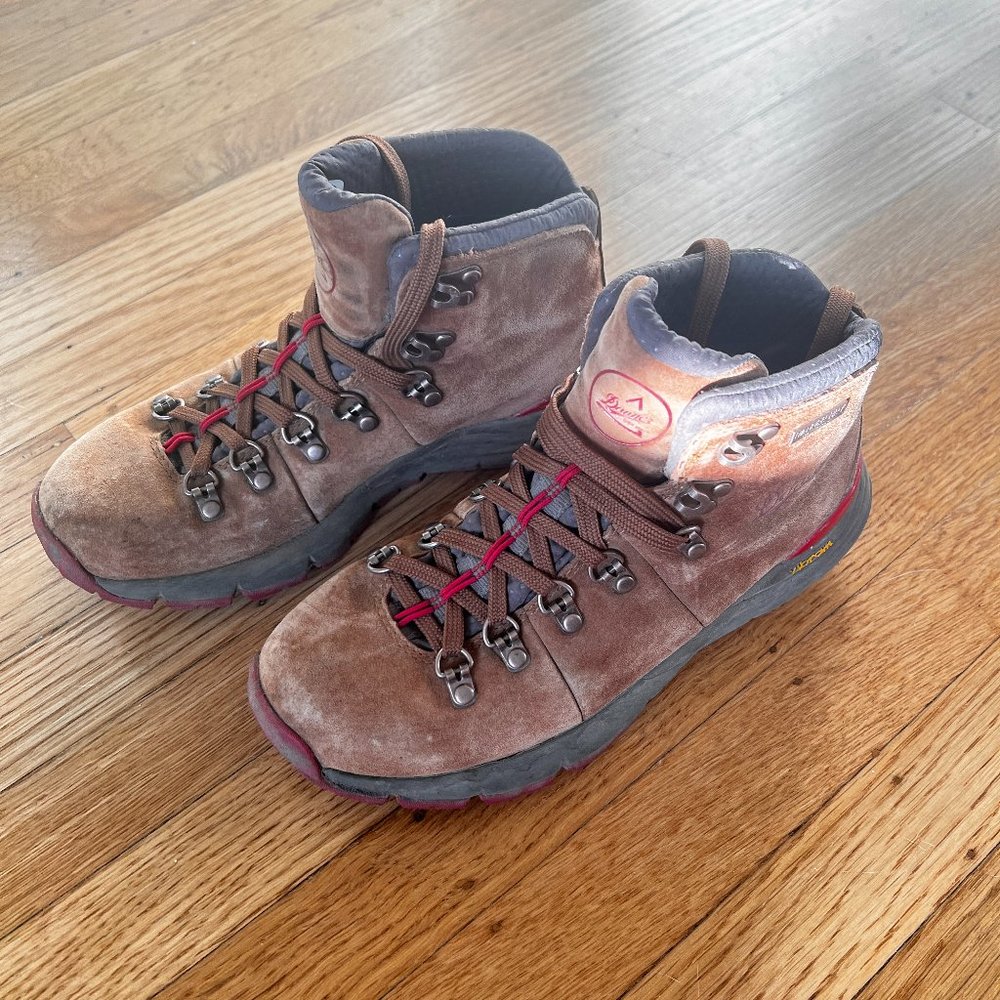 DANNER HIKING BOOTS | Mountain Hiking Boots (6.5 W)
